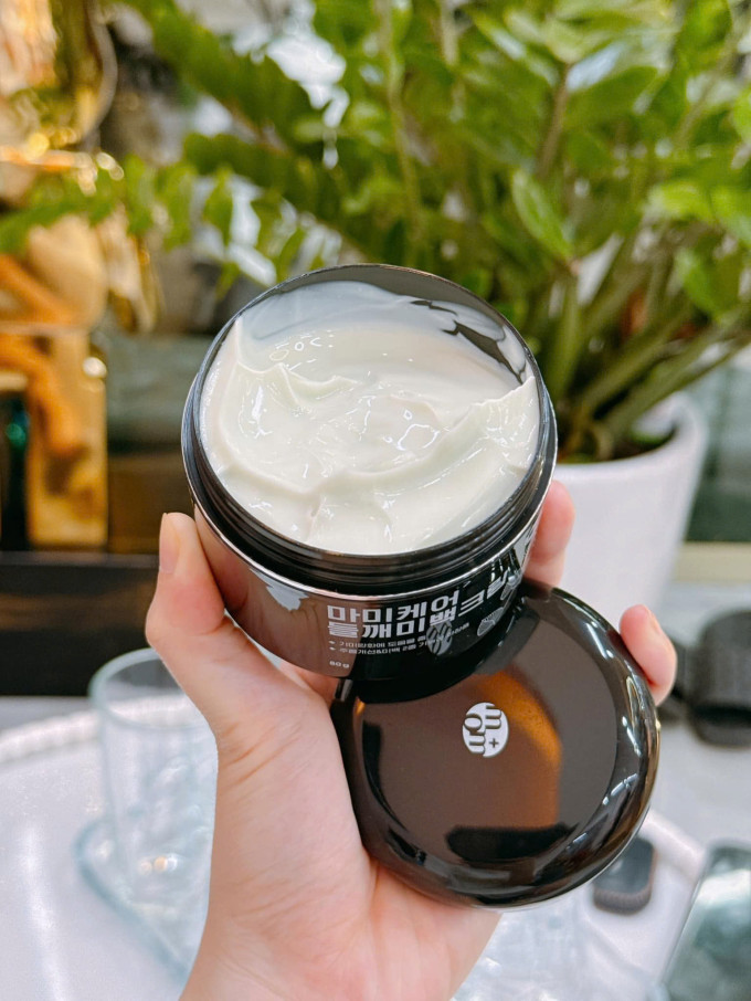 chất kem mềm mịn thẩm thấu nhanh không bết rít